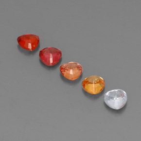 カラットの天然マルチカラーサファイア（4.1×4 mm・トリリアント）