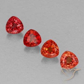 1.62カラットの天然濃い赤サファイア（4.2×4.1 mm・トリリアント）