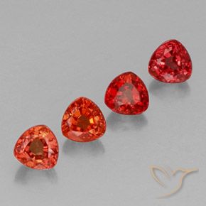 1.62カラットの天然濃い赤サファイア（4.2×4.1 mm・トリリアント）