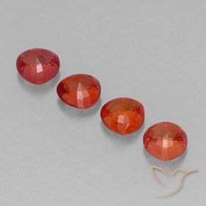 1.62カラットの天然濃い赤サファイア（4.2×4.1 mm・トリリアント）