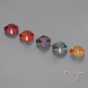 1.84カラットの天然マルチカラーサファイア（4.2×4.1 mm・トリリアント）