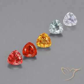 1.78カラットの天然マルチカラーサファイア（4.1×4 mm・トリリアント）