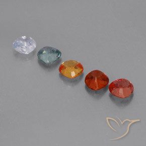 1.78カラットの天然マルチカラーサファイア（4.1×4 mm・トリリアント）