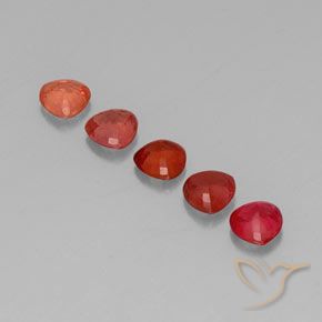 1.74カラットの天然マルチカラーサファイア（4.1×4.1 mm・トリリアント）