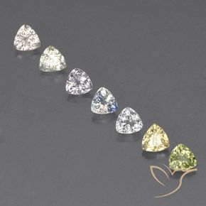 2.39カラットの天然マルチカラーサファイア（4×4 mm・トリリアント）
