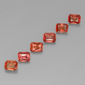 1.71カラットの天然レッドオレンジサファイア（4.1×3.1 mm・エメラルドカット）