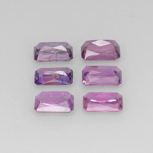 2.16カラットの天然マルチカラーサファイア（5×3 mm・エメラルドカット）
