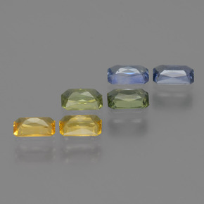 2.06カラットの天然マルチカラーサファイア（5×3.1 mm・エメラルドカット）