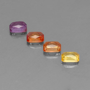 2.22カラットの天然マルチカラーサファイア（4.9×4 mm・エメラルドカット）