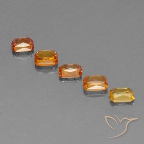 2.88カラットの天然鮮やかなオレンジサファイア（5×4 mm・エメラルドカット）