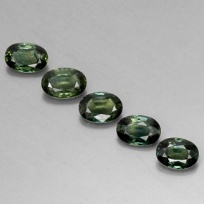 カラットの天然グリーンサファイア（5.9×4.1 mm・オーバルカット）