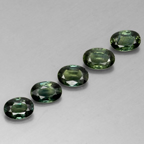 カラットの天然グリーンサファイア（5.9×4.1 mm・オーバルカット）
