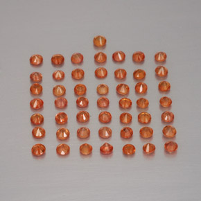 カラットの天然オレンジサファイア（1.93 mm・ラウンドカット）