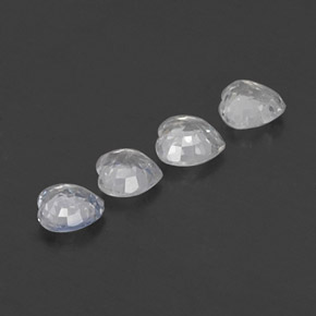 1.27カラットの天然青みがかった白サファイア（4.1×4 mm・ハート型）