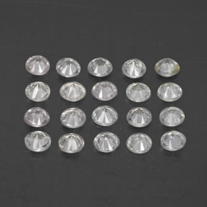カラットの天然ホワイトサファイア（2.64 mm・ラウンドカット）