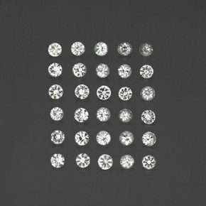 カラットの天然ホワイトサファイア（2.18 mm・ラウンドカット）