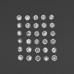 カラットの天然ホワイトサファイア（2.24 mm・ラウンドカット）
