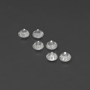 カラットの天然ホワイトサファイア（3.54 mm・ラウンドカット）