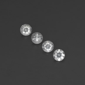 カラットの天然ホワイトサファイア（3.75 mm・ラウンドカット）
