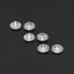 カラットの天然ホワイトサファイア（3.52 mm・ラウンドカット）