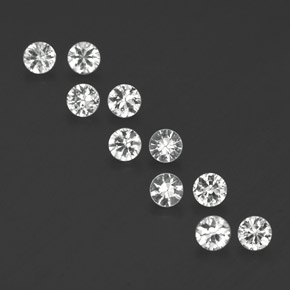 カラットの天然ホワイトサファイア（3.22 mm・ラウンドカット）