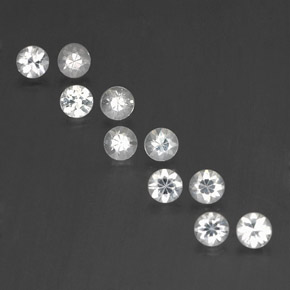 1.74カラットの天然ホワイトサファイア（3.36 mm・ラウンドカット）