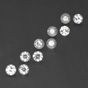 1.74カラットの天然ホワイトサファイア（3.36 mm・ラウンドカット）