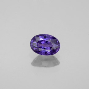 0.57カラットの天然ブルーバイオレットサファイア（5.8×4.1 mm・オーバルカット）