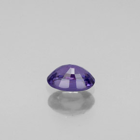 0.57カラットの天然ブルーバイオレットサファイア（5.8×4.1 mm・オーバルカット）