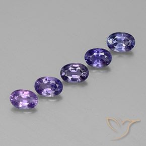 2.89カラットの天然マルチカラーサファイア（5.9×4.1 mm・オーバルカット）