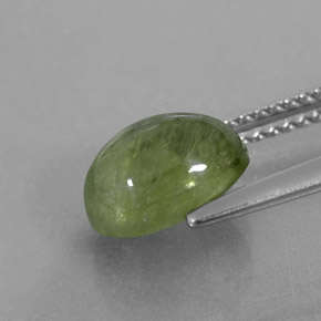 3.07カラットの天然グリーンサファイア（8.9×7.1 mm・透明）