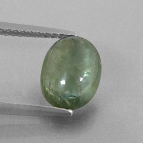 2.43カラットの天然グリーンサファイア（9.1×7 mm・透明）
