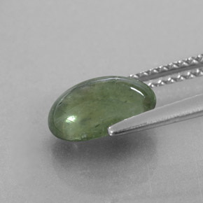 2.43カラットの天然グリーンサファイア（9.1×7 mm・透明）