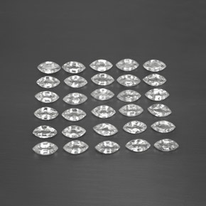 カラットの天然ホワイトサファイア（3.9×2.1 mm・マーキス）