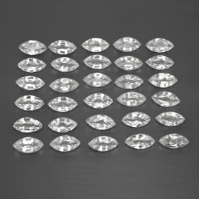 カラットの天然ホワイトサファイア（3.9×2.1 mm・マーキス）