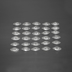 カラットの天然ホワイトサファイア（4.7×2.5 mm・マーキス）