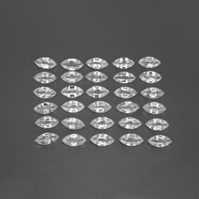 カラットの天然ホワイトサファイア（4.9×2.5 mm・マーキス）