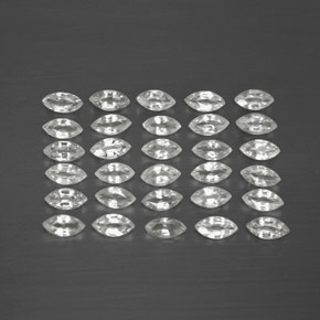 カラットの天然ホワイトサファイア（3.9×2 mm・マーキス）