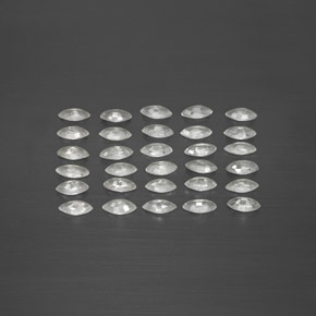 カラットの天然ホワイトサファイア（3.9×2 mm・マーキス）