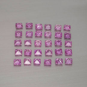 カラットの天然ピンクサファイア（2.6×2.6 mm・四角）