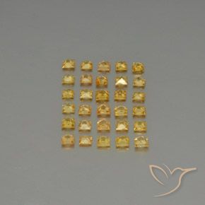 3.11カラットの天然ゴールデンサファイア（2.6×2.6 mm・四角）