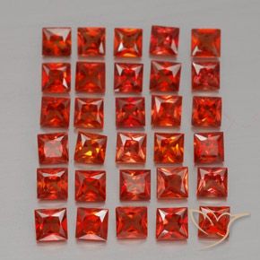 3.67カラットの天然ファイアレッドサファイア（2.7×2.7 mm・四角）
