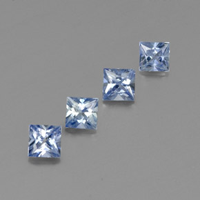 カラットの天然ブルーサファイア（4×3.9 mm・四角）