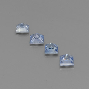 カラットの天然ブルーサファイア（4×3.9 mm・四角）