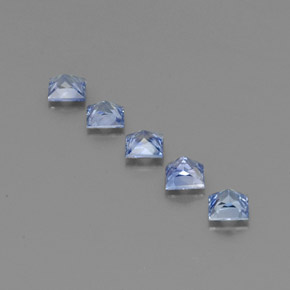 カラットの天然ブルーサファイア（3.7×3.7 mm・四角）