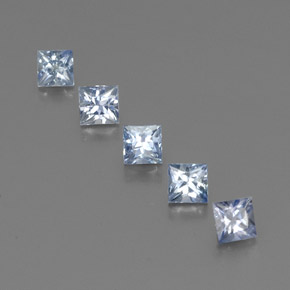 カラットの天然ブルーサファイア（3.8×3.7 mm・四角）