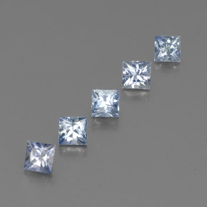カラットの天然ブルーサファイア（3.8×3.7 mm・四角）