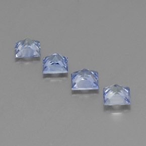 カラットの天然ブルーサファイア（3.9×3.9 mm・四角）