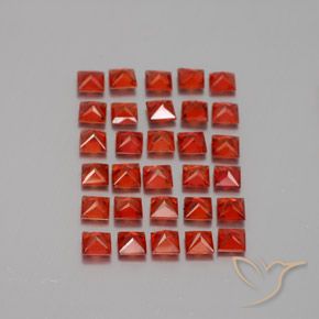 2.66カラットの天然ファイアレッドサファイア（2.3×2.3 mm・四角）