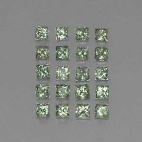 カラットの天然グリーンサファイア（2.6×2.6 mm・四角）